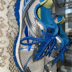 Brooks GTS Women’s Running Shoes Size 7